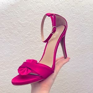 Fucsia Bow Heels Size 6.5